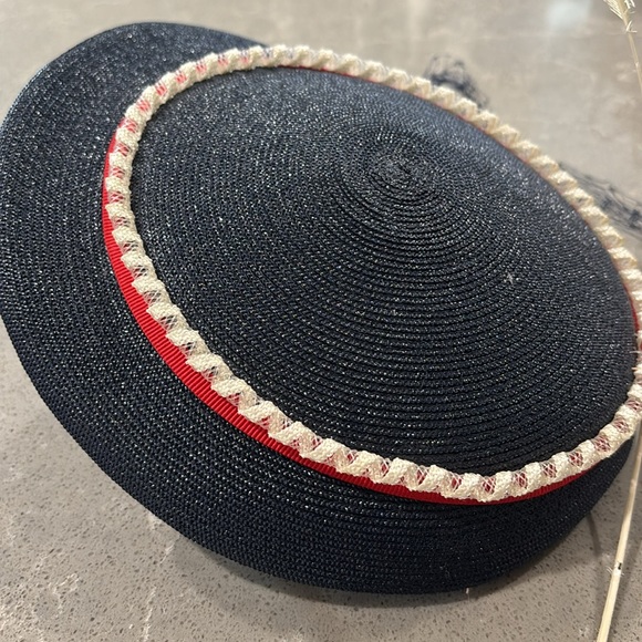 Elegant Vintage Navy Blue and Red Women's Hat with Feather Accent - Picture 5 of 8